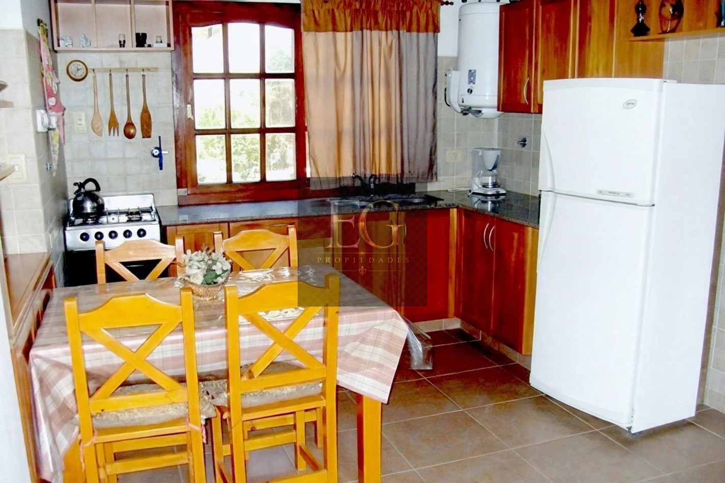 CABAÑA (3 unidades en lote de 15 X 45 - no comparten espacios-