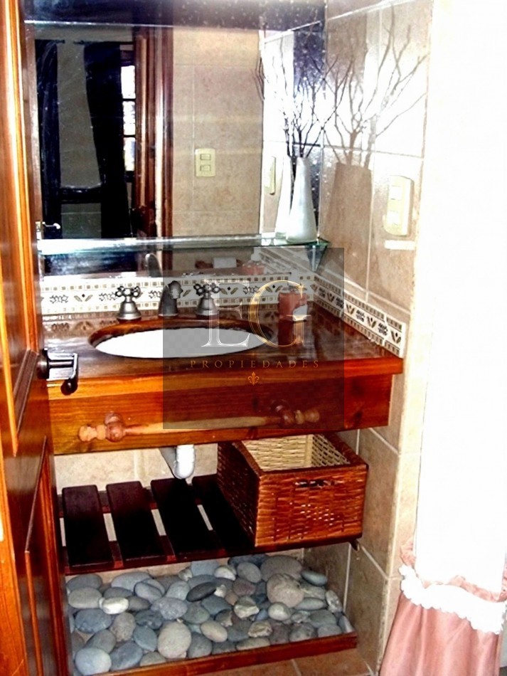 CABAÑA (3 unidades en lote de 15 X 45 - no comparten espacios-